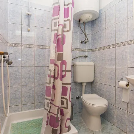 Pet Friendly In With Kitchen